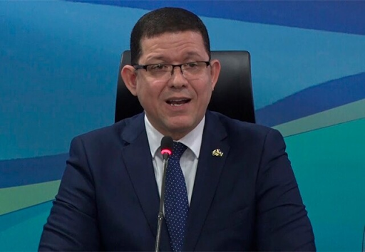 Governador diz que vai mandar fechar quase tudo nos finais de semana