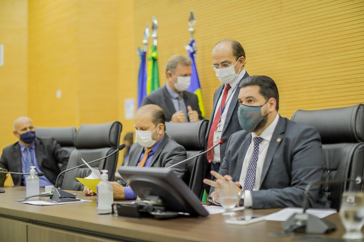 Assembleia Legislativa realiza pela primeira vez sessão em um domingo para apreciar projeto que prevê vacinação contra o coronavírus