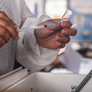 Idosos de 75 a 79 anos começam a ser vacinados em Guajará-Mirim