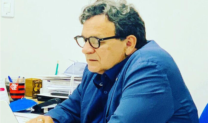 Que o anúncio de Hildon Chaves sirva de exemplo. E deixem Marcos Rocha isolado com a vassalagem