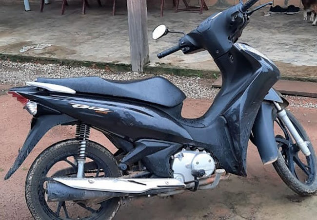 Moto roubada em Porto Velho é recuperada por Policiais Militares na BR 425 próximo a ponte do Ribeirão em Nova Mamoré