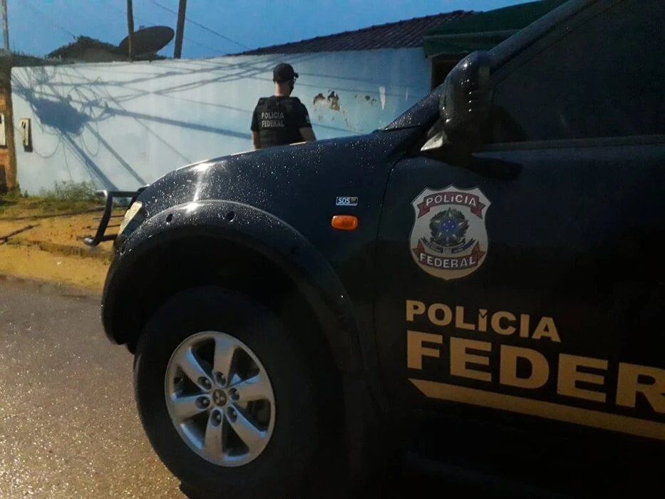 PF cumpre mandados contra envolvidos em desvios de dinheiro público