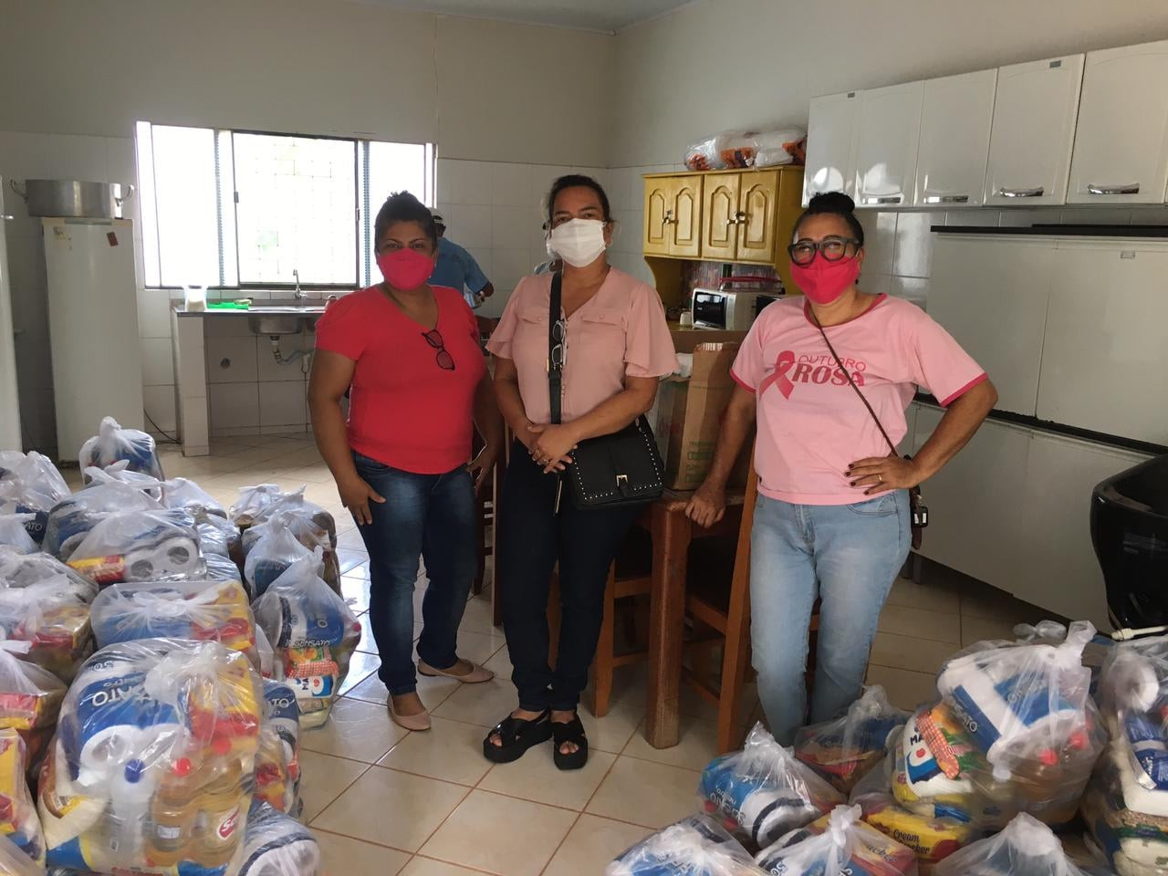 PREFEITURA ATENDE COM CESTAS BÁSICAS FAMÍLIAS EM VULNERABILIDADE ALIMENTAR NA CIDADE