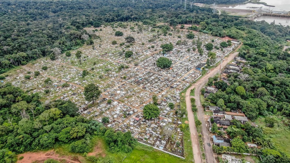 Com cemitérios lotados, sepultadores relatam cansaço e preocupações com avanço da Covid-19 em Rondônia