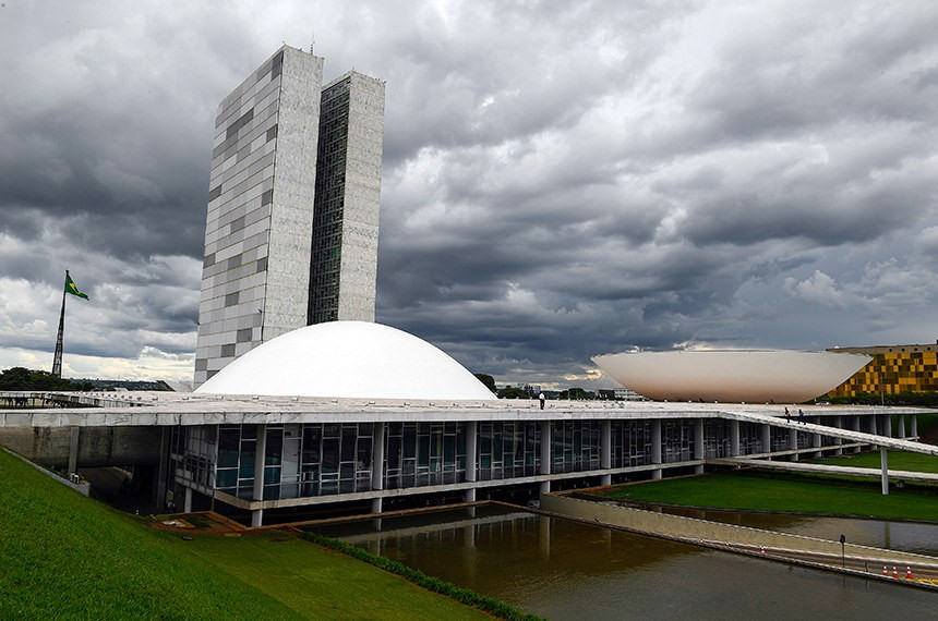 CPI da Covid: Senadores criticam decisão de ministro e já falam em CPI da Lava Toga