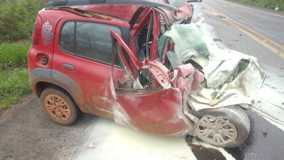 Idoso morre após colidir carro de frente com caminhão na BR-364 em Rondônia