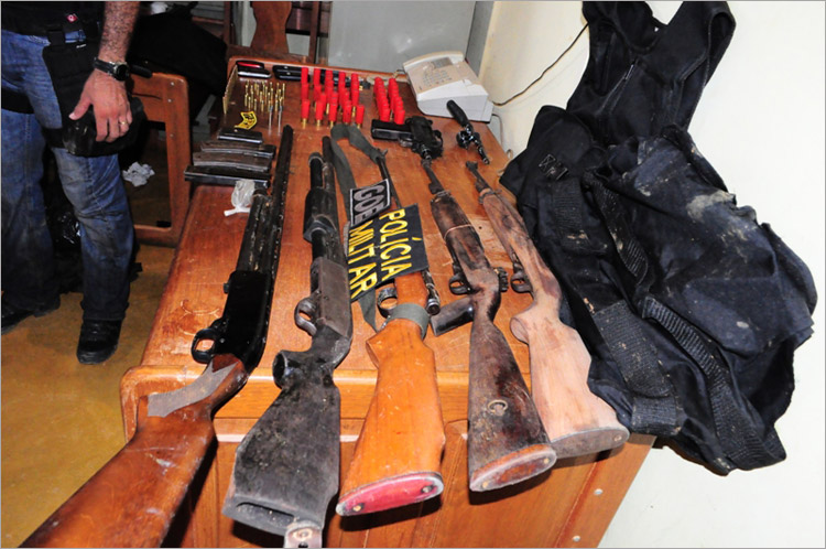 COE agiu rapidamente - DOIS MORTOS E QUASE R$ 400 MIL RECUPERADOS PELA POLÍCIA APÓS CERCO A BANDIDOS QUE ROUBARAM BASA EM CUJUBIM - Fotos