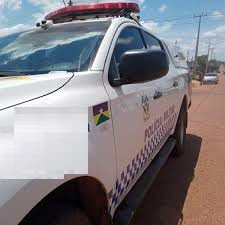 Ladrões disparam contra policiais militares e abandonam uma motocicleta