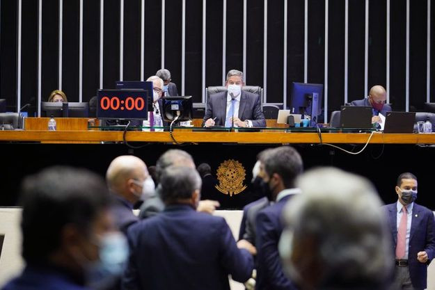Saiba como cada deputado votou sobre a privatização da Eletrobras