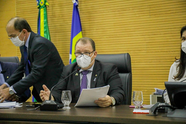 Dr. Neidson solicita pavimentação asfáltica em vias públicas de Guajará-Mirim e Nova Mamoré