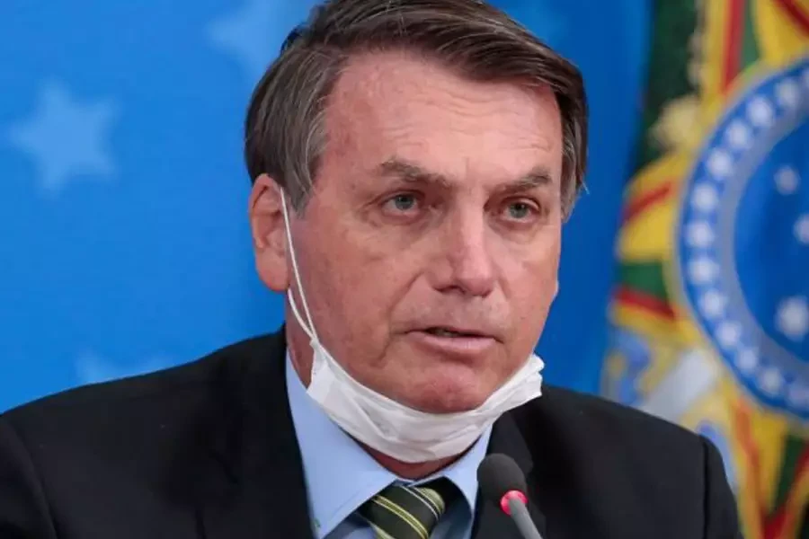 Bolsonaro sanciona lei que amplia penas para crimes cometidos por meio eletrônico