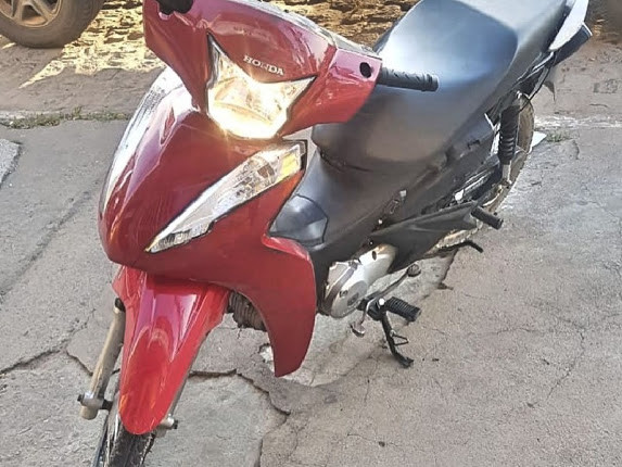 Moto é recuperado dentro de embarcação pronta para ser cruzada para a Bolívia