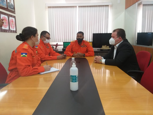 Dr. Neidson discute implantação de um Grupamento do Corpo de Bombeiros em Nova Mamoré
