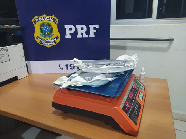 PRF apreende mais de 1kg de cocaína que era transportada fixada ao corpo de uma mulher que saiu de Guajará-Mirim
