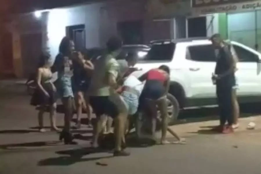 Vídeo de mulheres saindo na porrada em RO viraliza em grupos do whatsapp