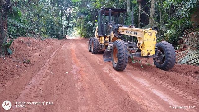 PREFEITURA DE GUAJARÁ REALIZA SERVIÇO DE LIMPEZA E CASCALHAMENTO NA ARÉA RURAL