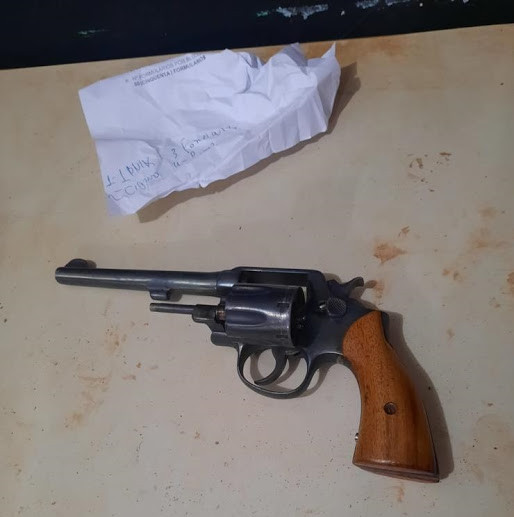 Em ação rápida Policia Militar prende Corujinha com revólver após assalto no bairro Santa Luzia