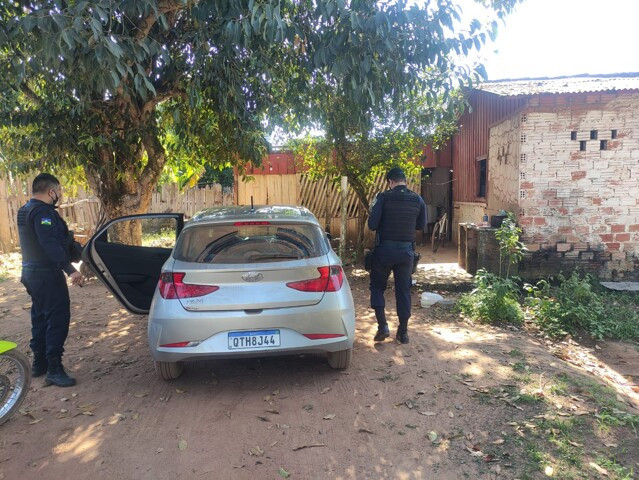 PM recupera em Guajará-Mirim carro roubado em Porto Velho