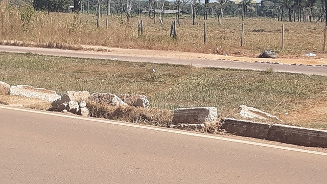 POPULAÇÃO PEDE SOCORRO AO DNIT PARA RECUPERAR ALGUMAS PARTE DOS CANTEIROS DANIFICADOS