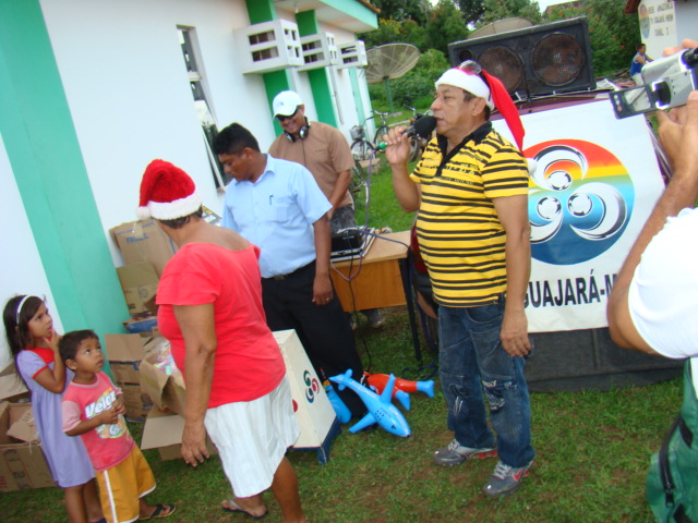 REDE AMAZÔNICA E MARTINS FAZ A FESTA PROMOVEM NATAL PARA CRIANÇAS CARENTES DO MUNICÍPIO. Fotos
