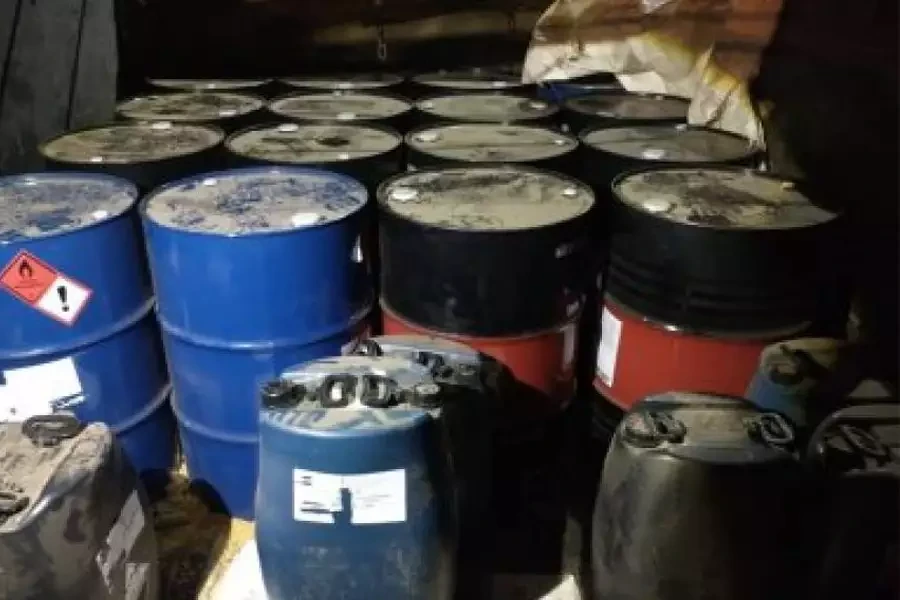 Em cidade vizinha, polícia prende traficantes e apreende produtos químicos usados no refino de cocaína