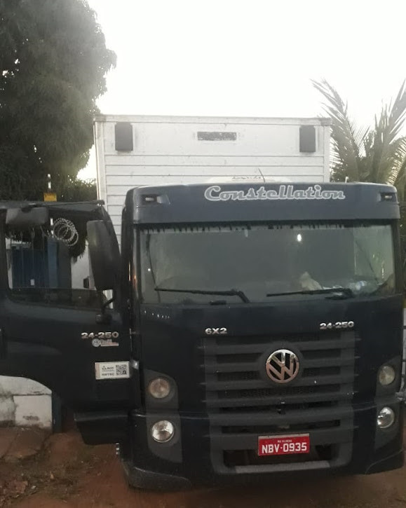 Polícia Militar apreende caminhão e mercadorias avaliadas em quase R$ 300 mil reais