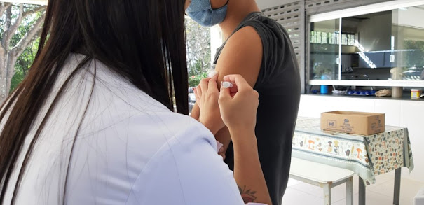 Após orientação do Ministério da Saúde o município de Guajará-Mirim suspende vacinação de adolescentes