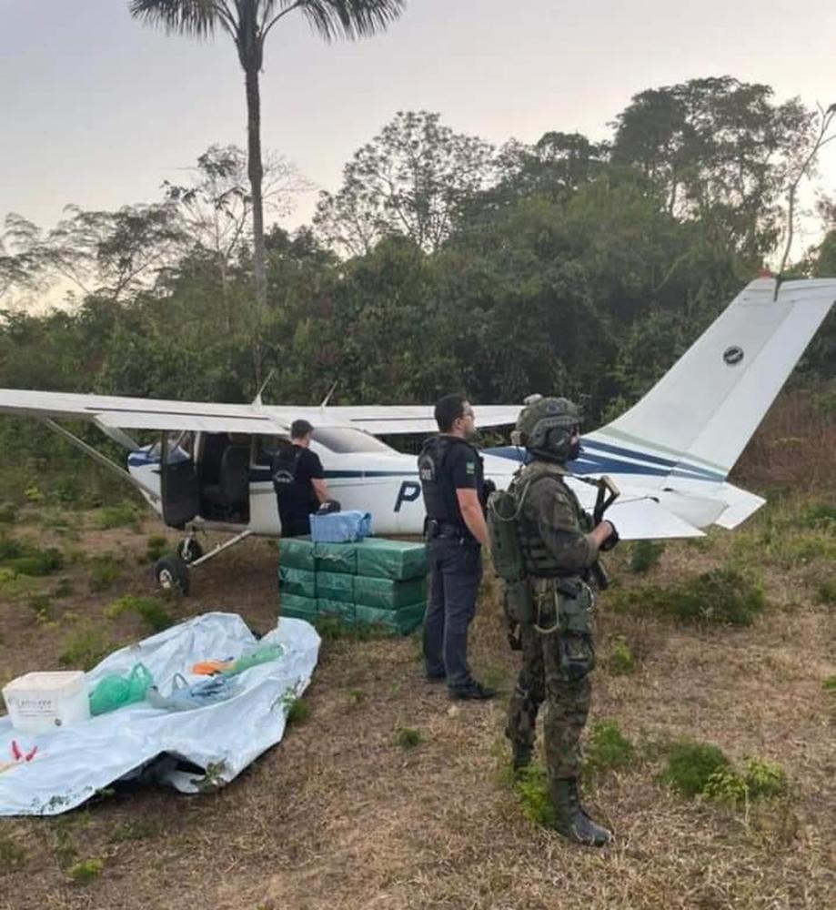 Avião com 324 kg de cocaína é interceptado pela FAB e PF em RO; aeronave não tinha plano de voo