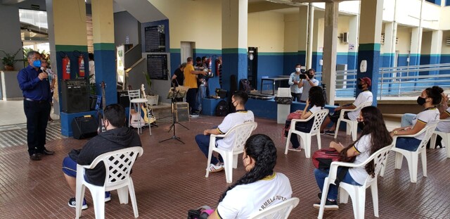 Governo estima que 48 mil estudantes retornaram às aulas presenciais nesta segunda-feira