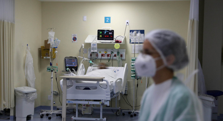 Média de mortes por Covid-19 tem queda de 32% em um mês no país