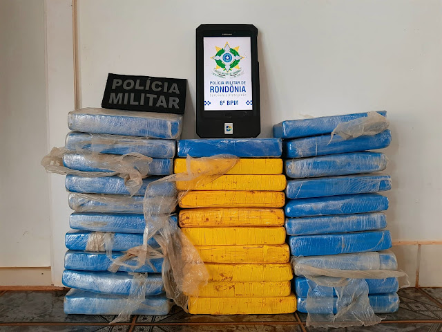 POLÍCIA MILITAR DE GUAJARÁ MIRIM APRENDE 31 KG DE DROGA EM VEICULO NO CENTRO DA CIDADE 