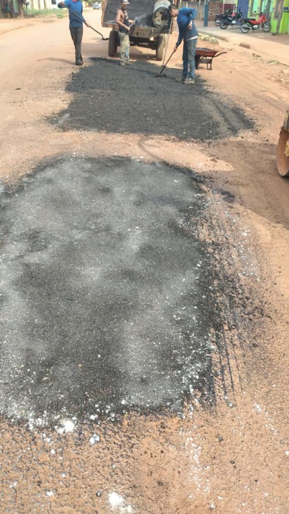 PREFEITURA INICIA OPERAÇÃO TAPA-BURACOS PELAS AVENIDAS DE GUAJARÁ-MIRIM