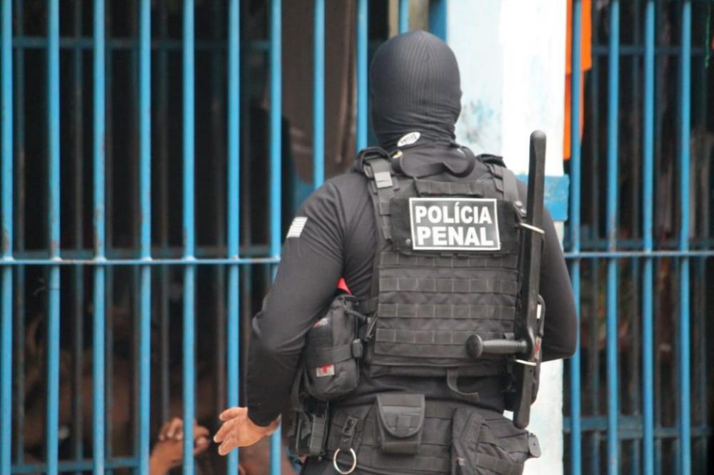 Policiais penais apreendem aparelhos celulares, faca, cigarro e tabaco dentro de celas