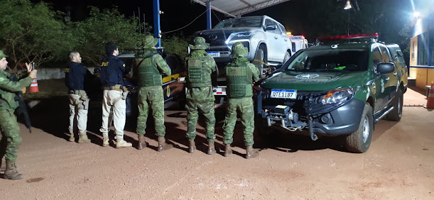 Operação em conjunta das Forças de Segurança Pública na Fronteira recuperam caminhonete roubada; Duas Pessoas foram presas