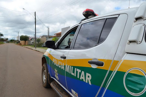 Homem é suspeito de agredir esposa e atirar tijolos contra policiais em Guajará-Mirim