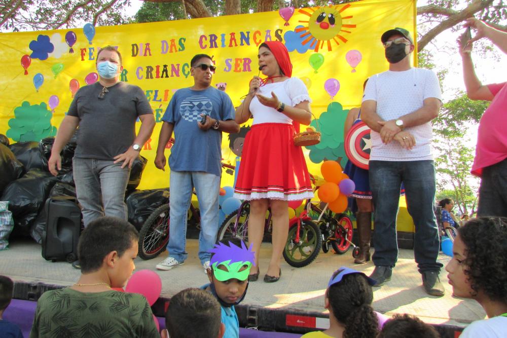 PRESIDENTE DA CÂMARA PRESITIGIA FESTA DAS CRIANÇAS NO PARQUE CIRCUITO 