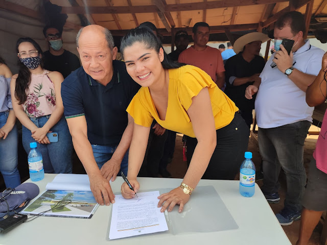 PREFEITA RAISSA ASSINA ORDEM DE SERVIÇO PARA REFORMA DO MERCADO PÚBLICO, AUTOR DA EMENDA CEL CHRISÓSTOMO ESTEVE PRESENTE 