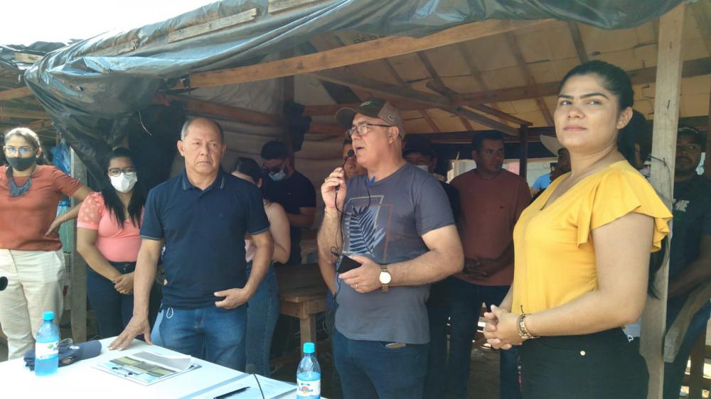 VEREADOR JOÃO VANDERLEI AGRADECE AO DEPUTADO FEDERAL CORONEL CHRISÓSTOMO PELA REFORMA DO MERCADO MUNICIPAL DE GUAJARÁ-MIRIM.