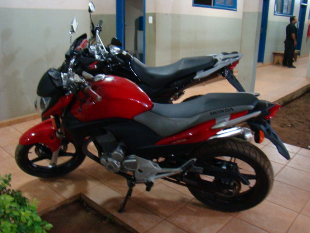 Polícia recupera duas motocicletas que seriam levadas para a Bolívia.