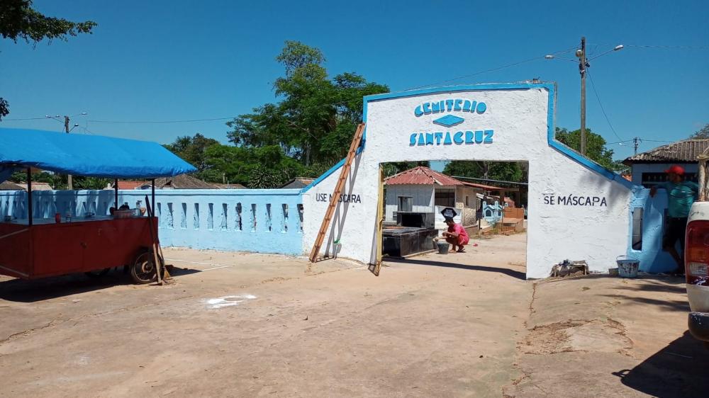 PREFEITURA INTENSIFICA SERVIÇO DE LIMPEZA NO CEMITÉRIO SANTA CRUZ PARA DIA DE FINADOS