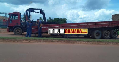 Semi-reboque desprende de carreta e quase provoca acidente na XV de Novembro
