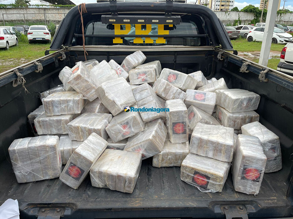 PRF vai apurar infração de trânsito e acaba apreendendo mais de 400 quilos de cocaína em Porto Velho