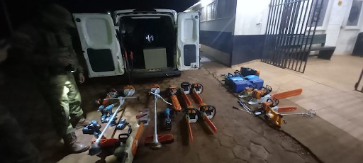 POLÍCIA MILITAR AGE RÁPIDO E RECUPERA GRANDE QUANTIDADE DE MATERIAL FURTADO EM GUAJARA MIRIM