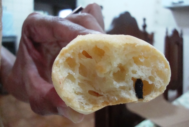 NOJENTO - Consumidora denuncia ter achado fezes de rato em pão de queijo do supermercado Gonçalves