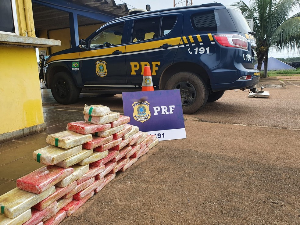 Motorista é flagrado com 47 quilos de cocaína em carro na BR-364