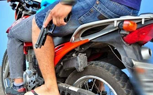 Homem é vítima de disparos enquanto comprava maconha no bairro São José
