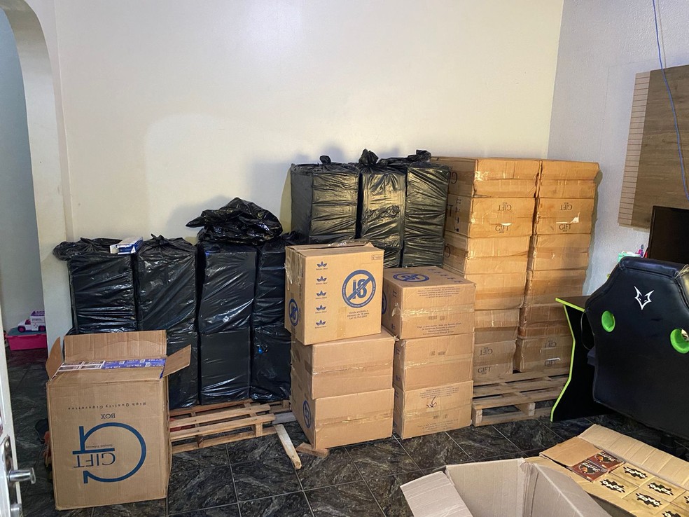 PF prende contrabandista de cigarro estrangeiro que fazia 'stories' para divulgar produtos clandestinos em RO
