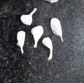 Policiais penais apuravam denúncia de uso de aparelho celular e acabaram apreendendo 17 papelotes de droga