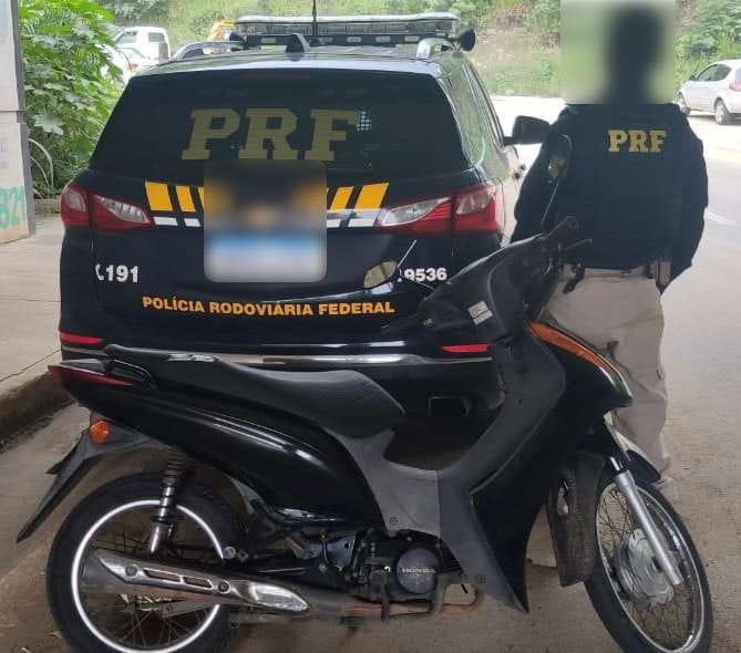 PRF recupera moto roubada; receptador seguia para Guajará-Mirim