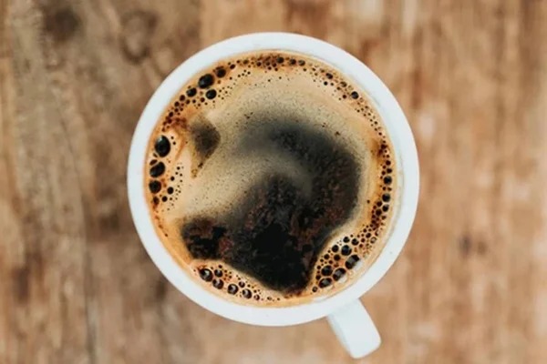 Confira os riscos e 4 dicas para reduzir o consumo excessivo de café